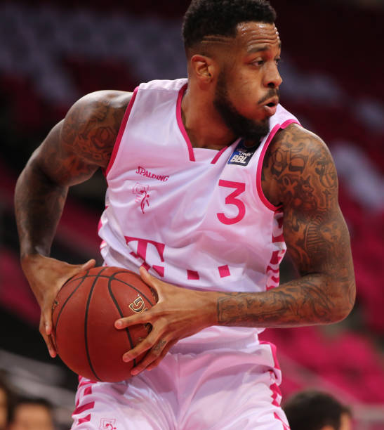 动运动员突 动运动员突