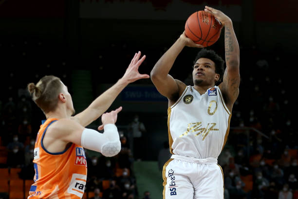 是对其个人 是对其个人